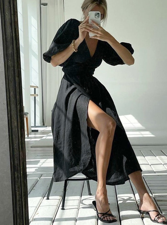 Annelie – Lässiges Midikleid mit V Ausschnitt kurzen Ärmeln und Seitenschlitz