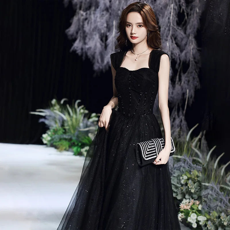 Selene – Elegantes Off-Shoulder-Kleid mit funkelnden Details