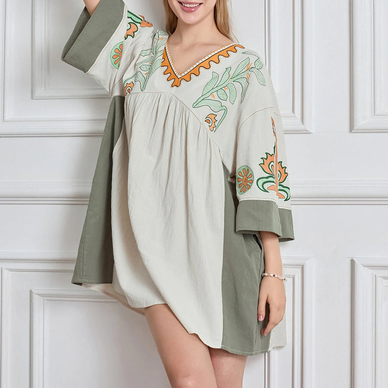 Carlotta – Lässiges Blumen Minikleid mit V Ausschnitt und langen Ärmeln