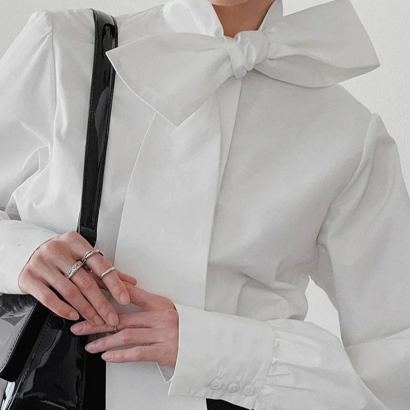 Anke – Langärmliges Loose Fit Hemd mit Knopf und Schleifendetail