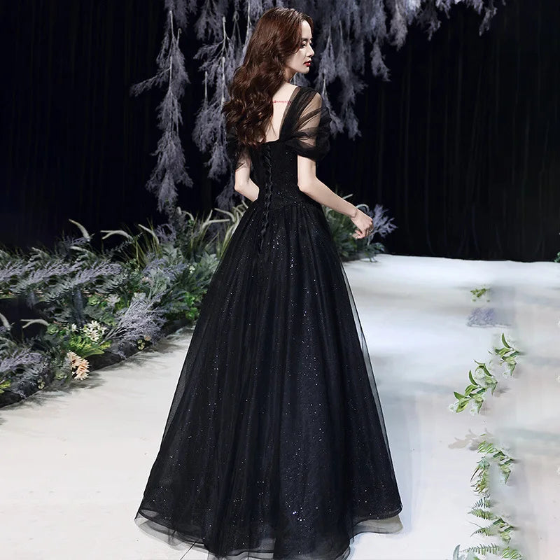Selene – Elegantes Off-Shoulder-Kleid mit funkelnden Details