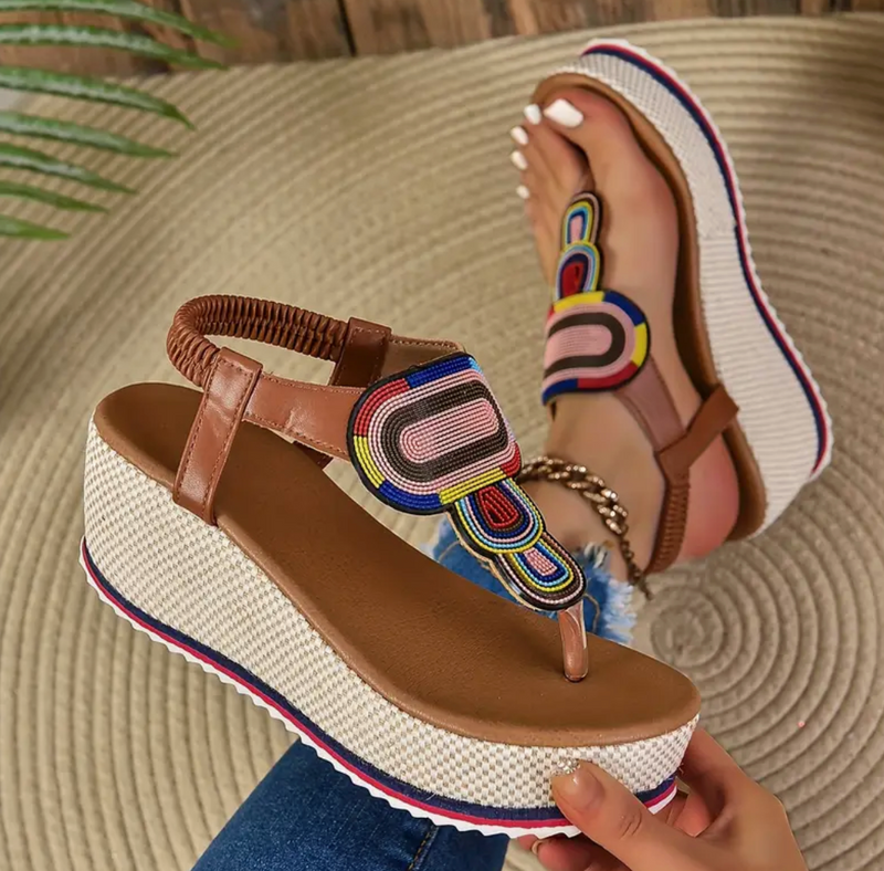 Talia – Keilsandalen mit Perlendetail vorne und Slip-On-Design