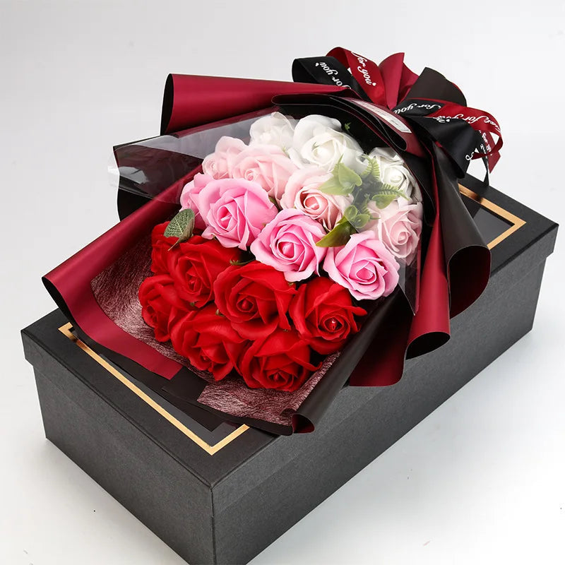 FloraBloom – Seifenblumenstrauß mit duftenden realistischen Rosen