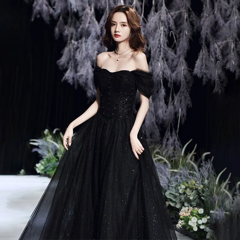 Selene – Elegantes Off-Shoulder-Kleid mit funkelnden Details