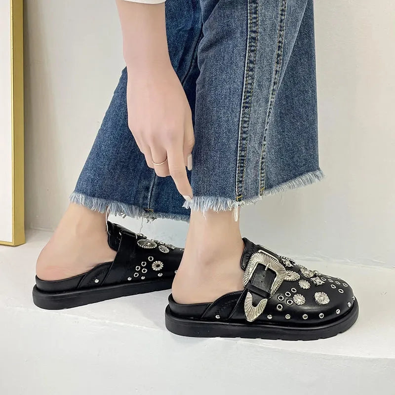 Noura – Punk inspirierte Hausschuhe mit gepolsterter Innensohle und rutschfester Sohle