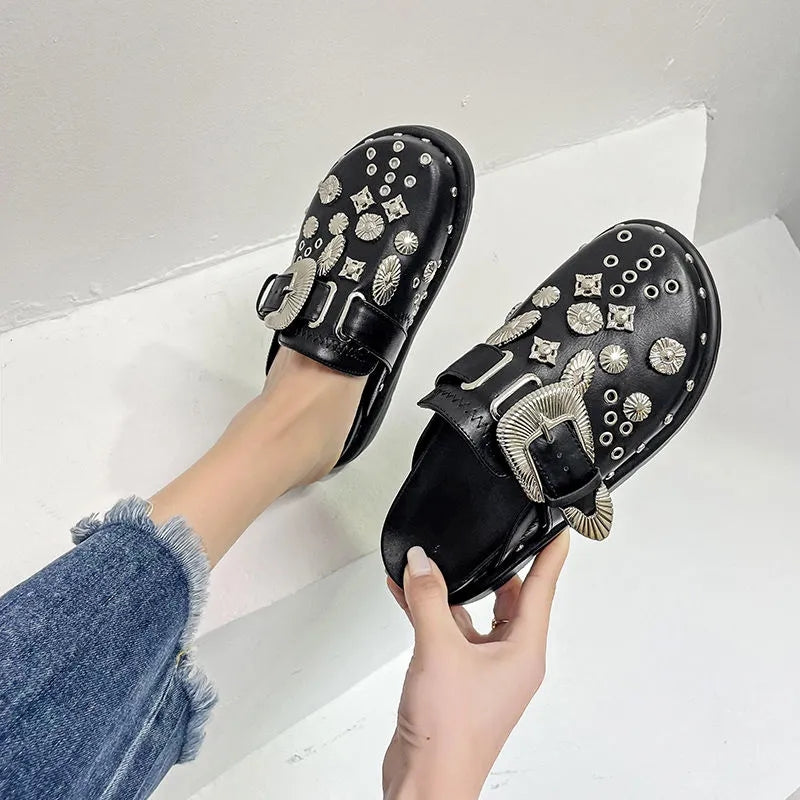 Noura – Punk inspirierte Hausschuhe mit gepolsterter Innensohle und rutschfester Sohle
