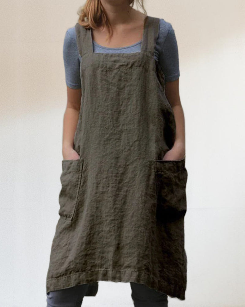 Elina – Luftiges Schürzenkleid mit fließender Form und raffinierten Taschendetails