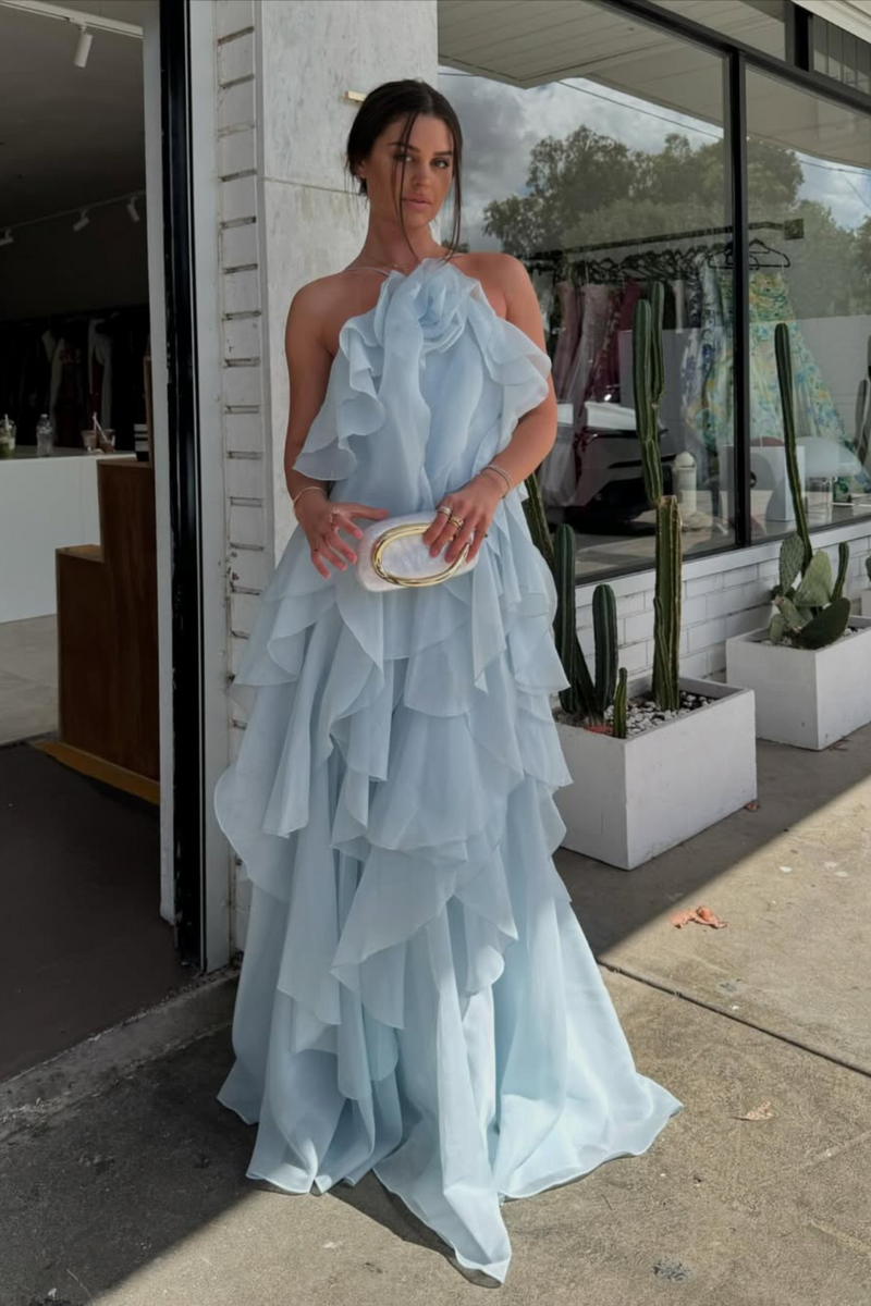 Rhea - Lässiges trägerloses Maxikleid mit kaskadenartig angeordneten Rüschen