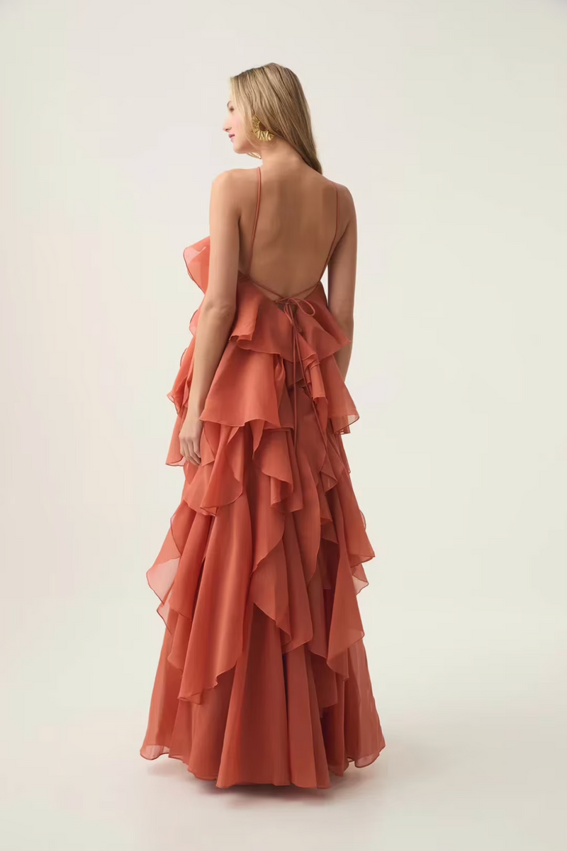 Rhea - Lässiges trägerloses Maxikleid mit kaskadenartig angeordneten Rüschen