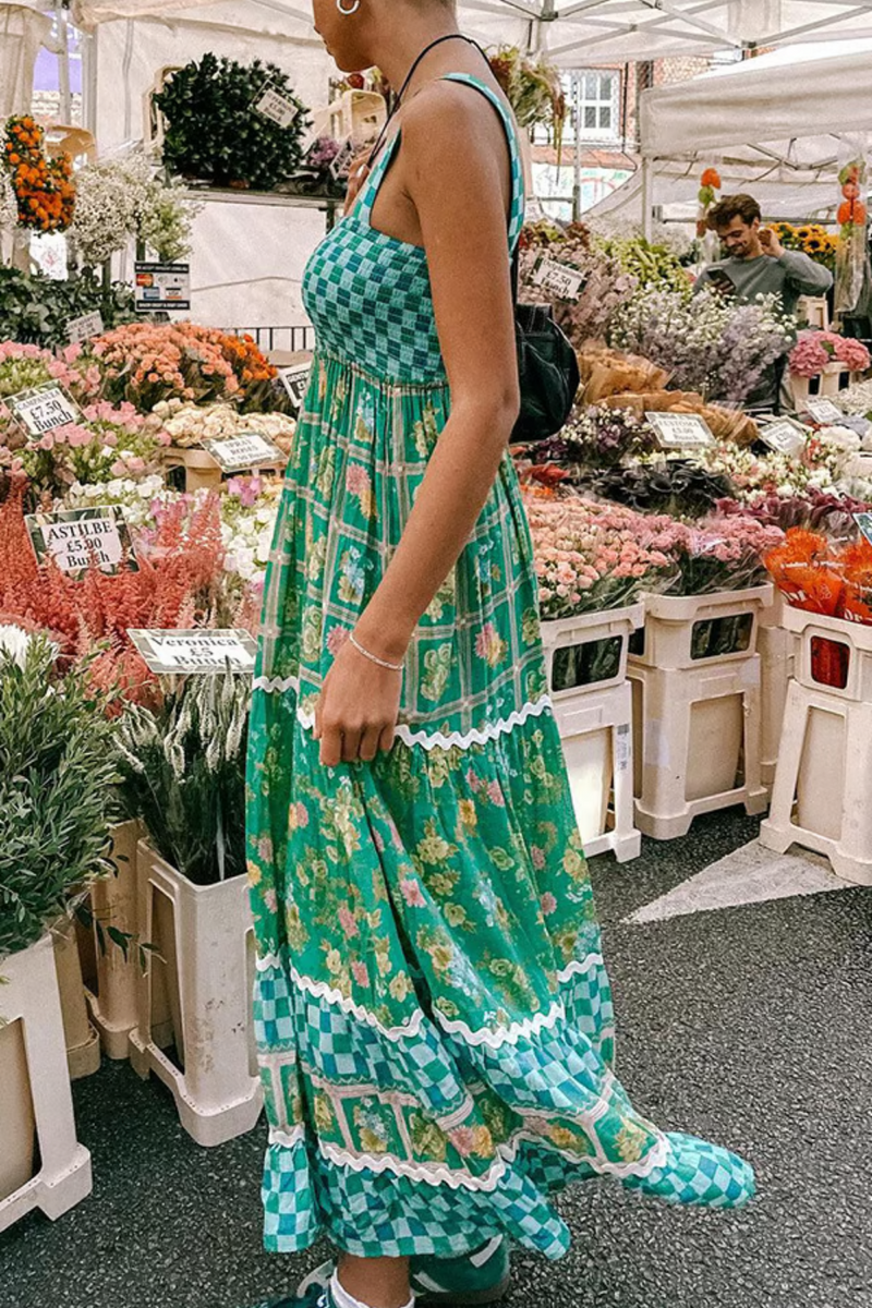 Camila - Lässiges Maxikleid mit quadratischem Ausschnitt und gestuftem Saum
