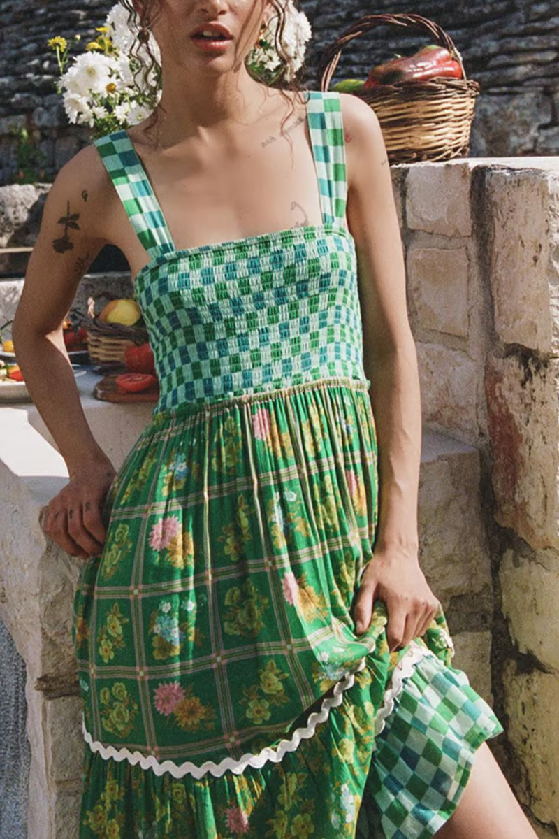 Camila - Lässiges Maxikleid mit quadratischem Ausschnitt und gestuftem Saum