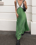 Clara - Lässiges Maxikleid mit V-Ausschnitt und breiten Schulterträgern