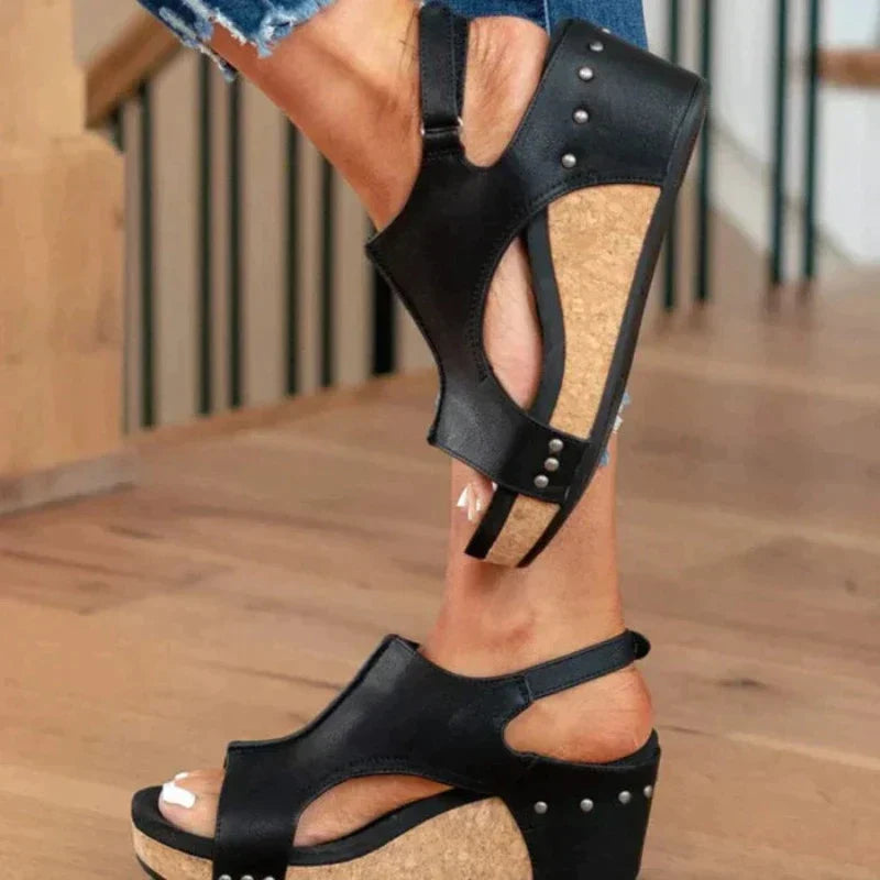 Sandra - Bequeme Sandalen mit rutschfester dicker Sohle und Schnallenriemen