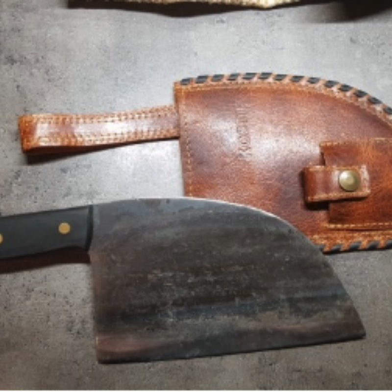 SteelForge – Handgefertigtes Kochmesser mit gebogener Klinge und geschmiedetem Finish