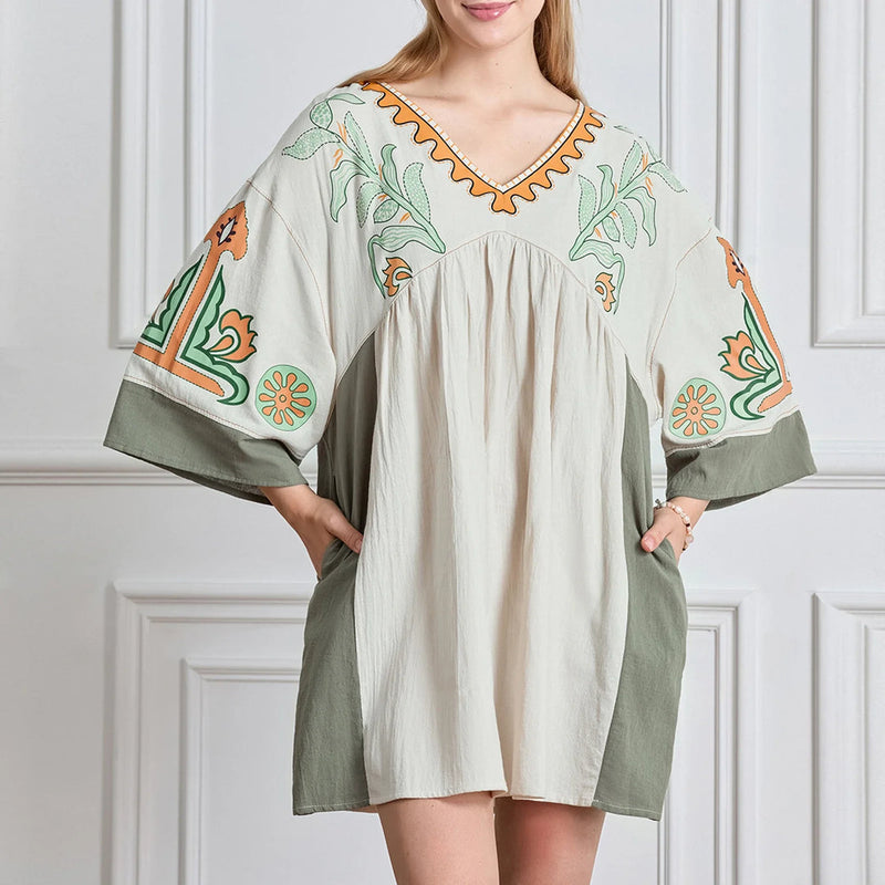 Carlotta – Lässiges Blumen Minikleid mit V Ausschnitt und langen Ärmeln
