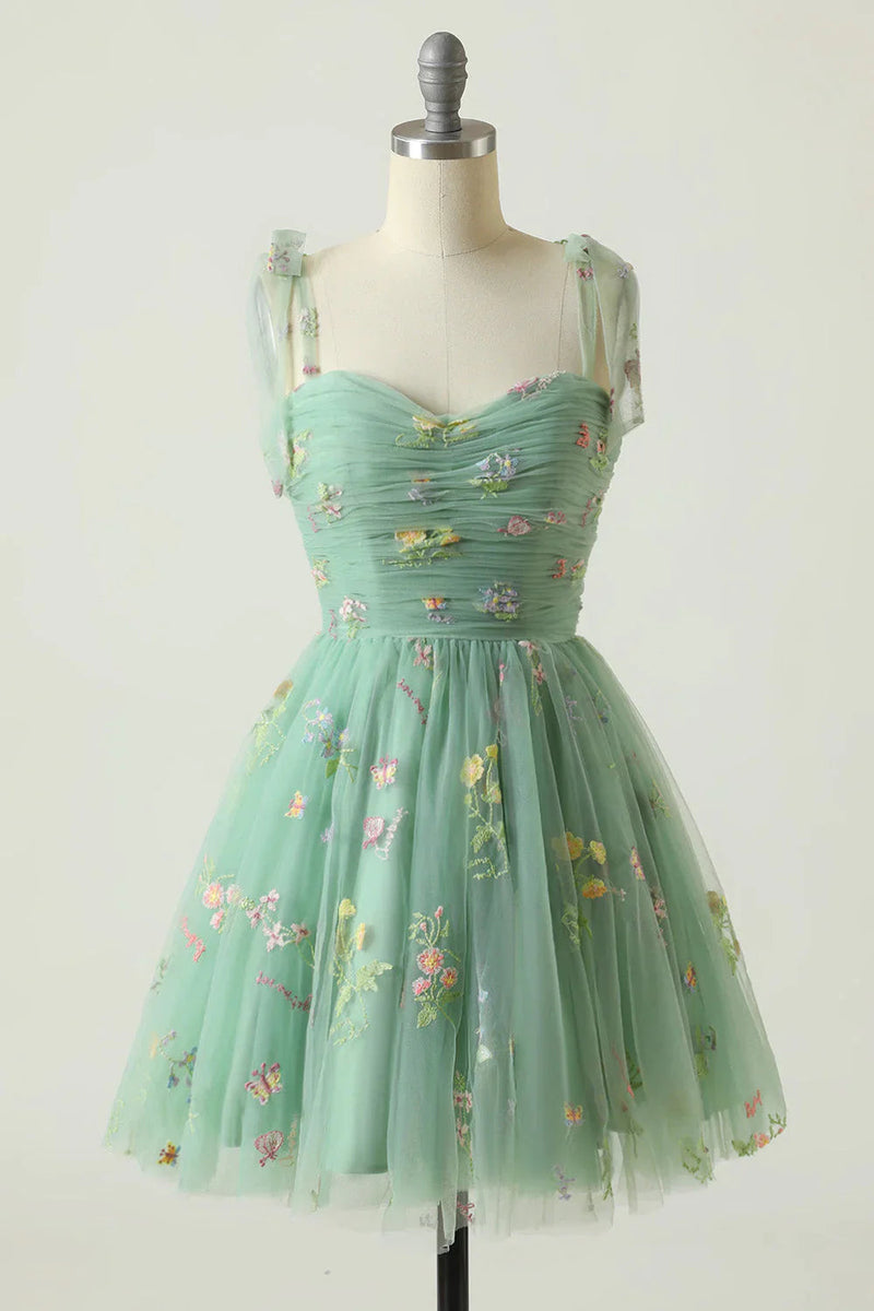 Alina – Ärmelloses Minikleid mit breiten Trägern und floralem Stickdesign