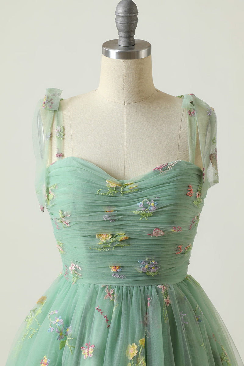 Alina – Ärmelloses Minikleid mit breiten Trägern und floralem Stickdesign