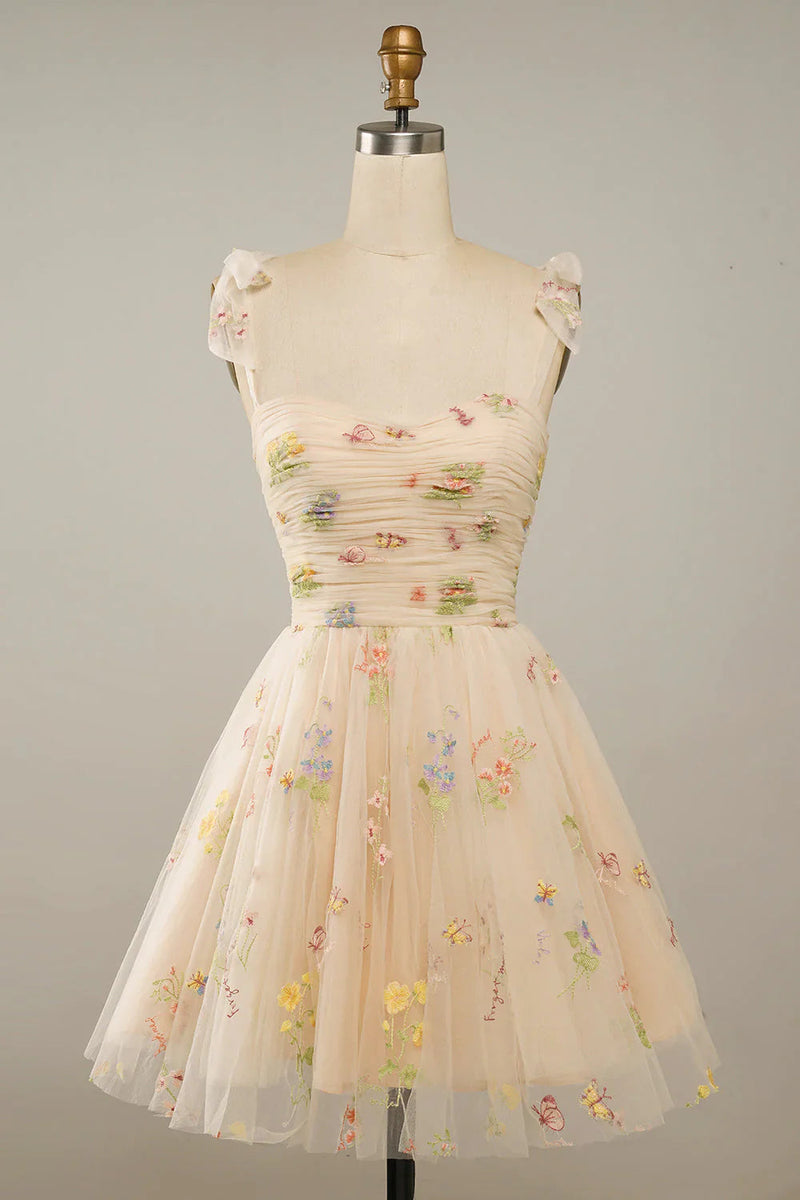 Alina – Ärmelloses Minikleid mit breiten Trägern und floralem Stickdesign