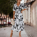 Zurina - Lässiges bedrucktes Midikleid mit V Ausschnitt und kurzen Ärmeln