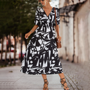 Zurina - Lässiges bedrucktes Midikleid mit V Ausschnitt und kurzen Ärmeln