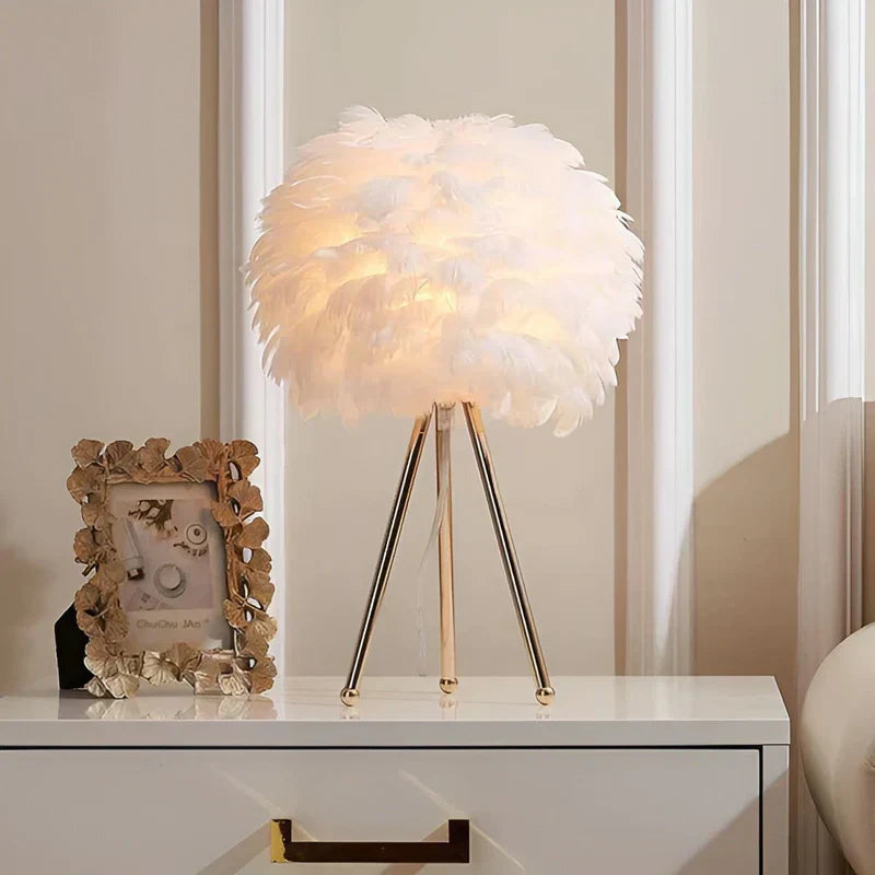 GlowLuxe – Weiche leuchtende Feder Tischlampe für einzigartiges Dekor