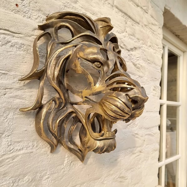 RegalRoar – Markante Löwenkopf Wandskulptur für luxuriöse Präsentation