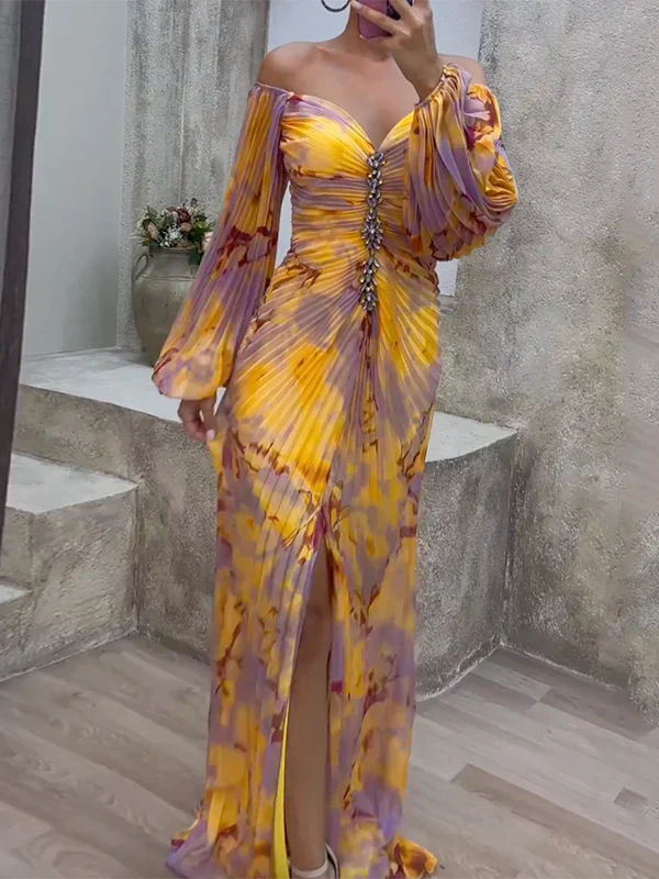 Soraya – Stilvolles Schulterfrei Plissee Kleid mit Schlitz und langen Ärmeln