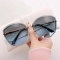 Eliana – Modische Cat-Eye-Sonnenbrille mit dunklen Gläsern und UV-Schutz