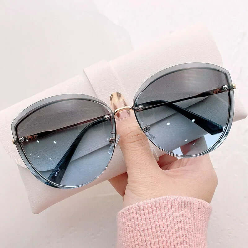 Eliana – Modische Cat-Eye-Sonnenbrille mit dunklen Gläsern und UV-Schutz