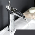 AquaPeak  – Eleganter Wasserfallhahn mit langlebigem Design