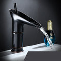 AquaPeak  – Eleganter Wasserfallhahn mit langlebigem Design