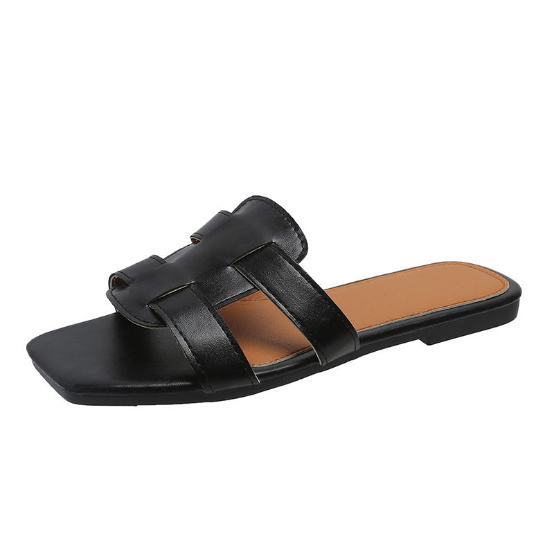 Nora – Trendy flache Slide-Sandalen mit breiter Riemenanordnung und offenem Zehendesign