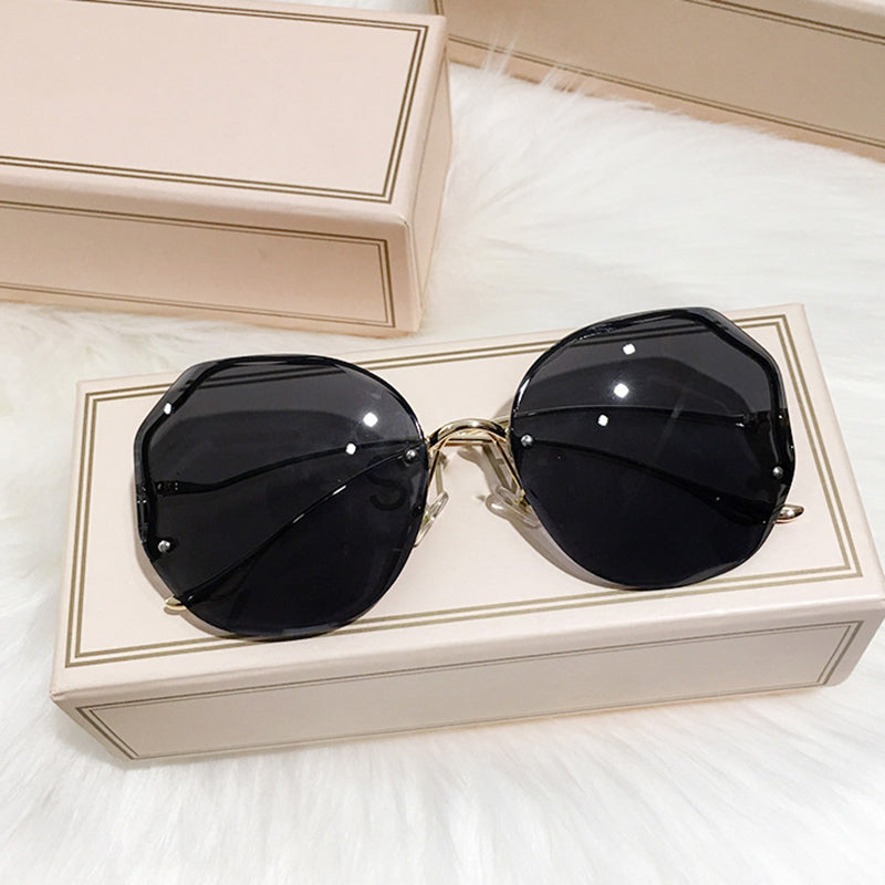 Dagmar – Große UV Sonnenbrille mit klassischem Entwerfen