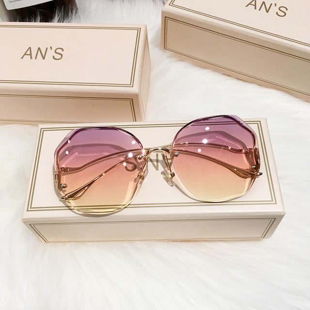 Dagmar – Große UV Sonnenbrille mit klassischem Entwerfen