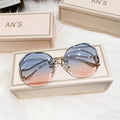 Dagmar – Große UV Sonnenbrille mit klassischem Entwerfen