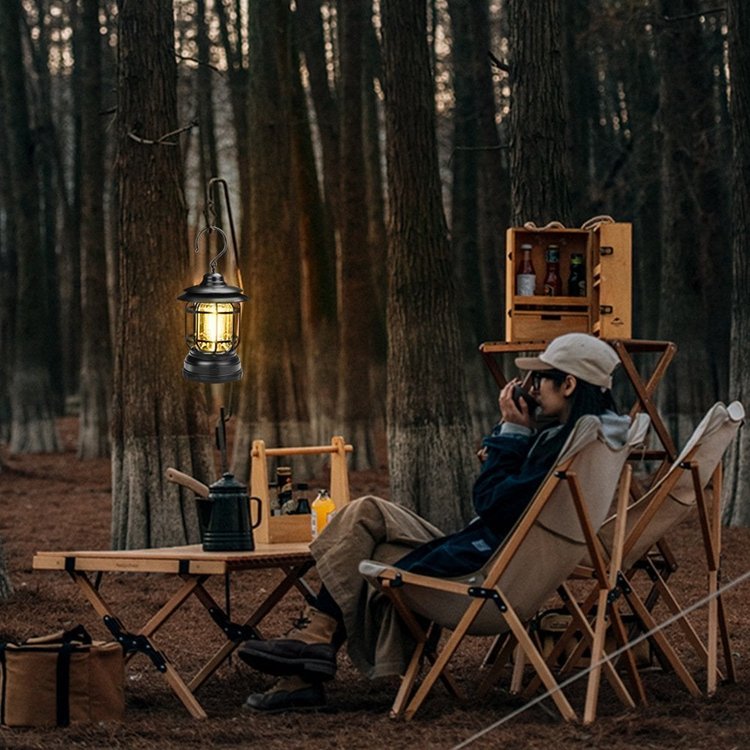 RetroLume - Vintage Kronleuchter mit elegantem Lampenschirm für nostalgische Pendelleuchten