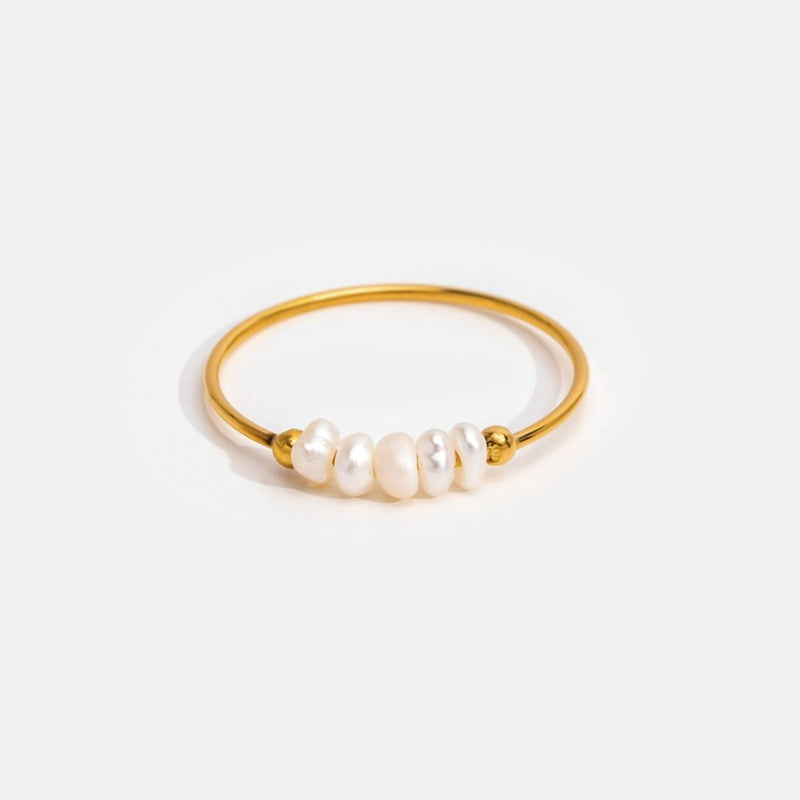 Zelda – Klassischer Ring mit dezentem Perlenakzent für einen modernen Look