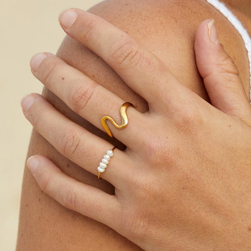 Zelda – Klassischer Ring mit dezentem Perlenakzent für einen modernen Look