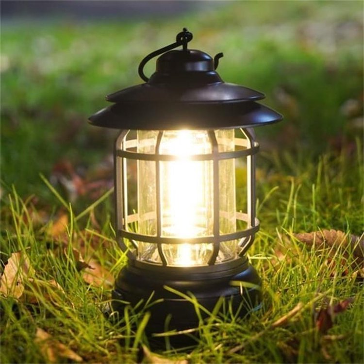 RetroLume - Vintage Kronleuchter mit elegantem Lampenschirm für nostalgische Pendelleuchten