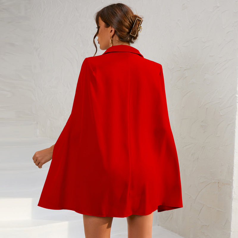 Naelle – Tailliertes Blazerkleid mit Cape Schultern und taillierter Taille