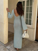 Zorana – Elegantes langes Kleid mit tiefem V Ausschnitt und ausgestellten Ärmeln mit rückenfreiem Entwerfen