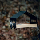 WildNest – Elegantes hängendes Vogelhaus mit Futterspender für den Garten