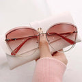 Eliana – Modische Cat-Eye-Sonnenbrille mit dunklen Gläsern und UV-Schutz