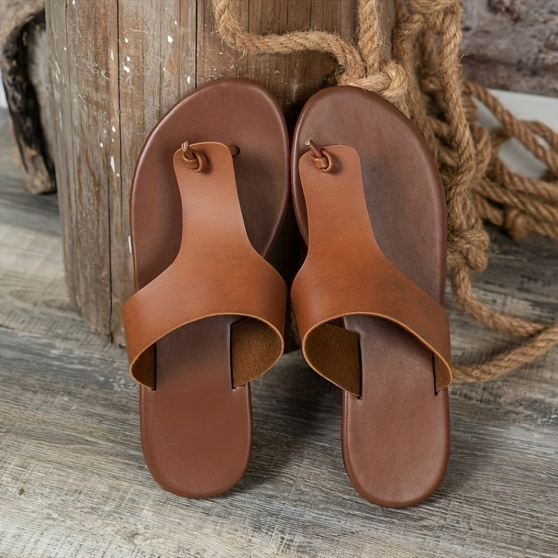 Mira – Braune Flip Flops mit offener Zehenpartie und flüssiger, flacher Sohle