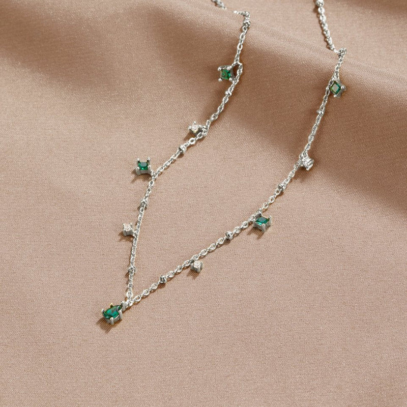 Romina - Anhängerkette mit V Form und verstellbarem Kettendesign