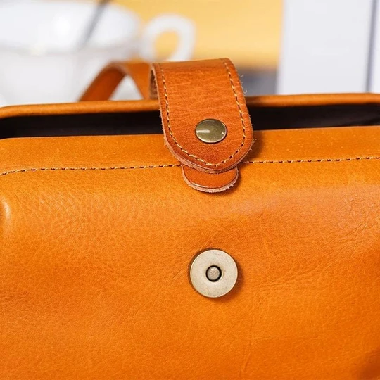 Heike – Leichte Umhängetasche mit verstellbarem Riemen für einen luxuriösen Look