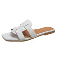 Nora – Trendy flache Slide-Sandalen mit breiter Riemenanordnung und offenem Zehendesign