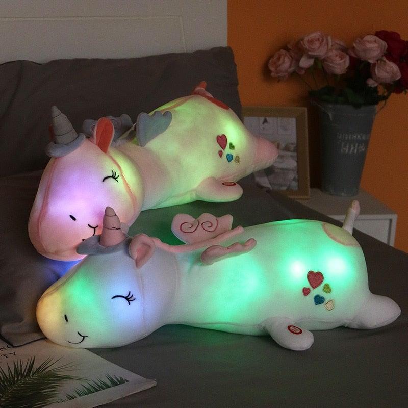 DreamGlow - Weiches und kuscheliges Regenbogen Einhorn Plüsch mit leuchtender Nachtlicht Funktion