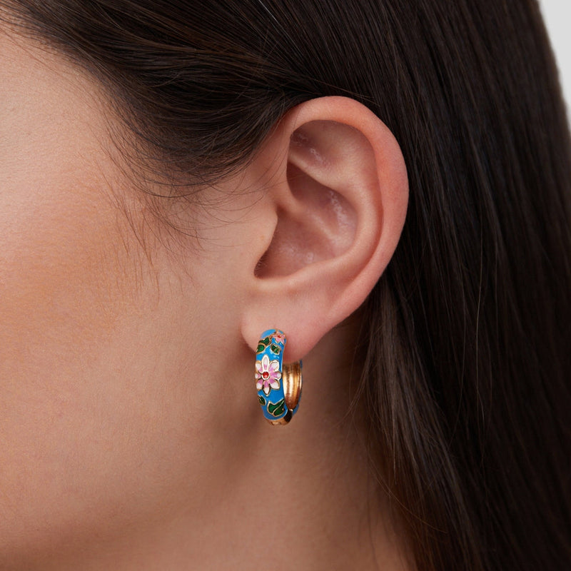 Valeska – Klobige Creolen mit kräftigem Blumendesign und sicherem Verschluss