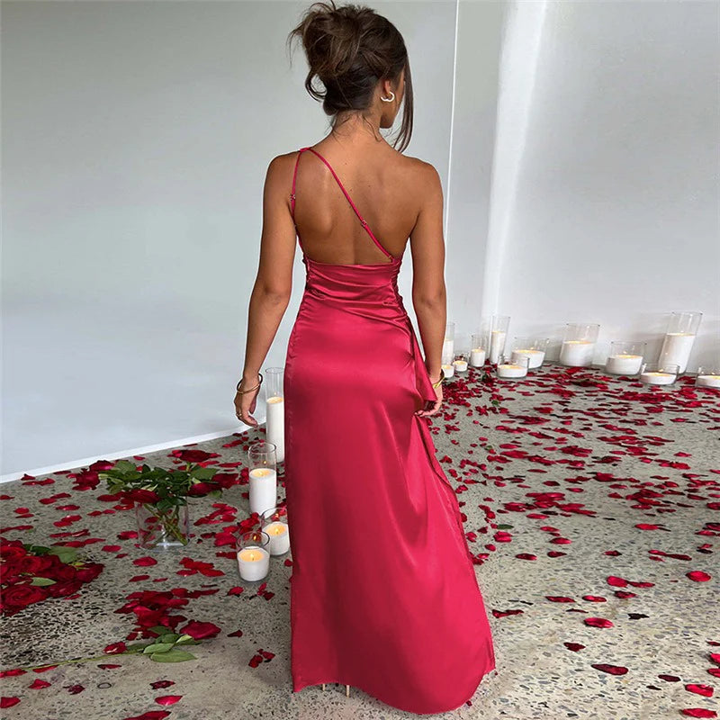 Bessie – Elegantes Eine Schulter Maxikleid mit plissiertem Seitenschlitz und rückenfreiem Entwerfen